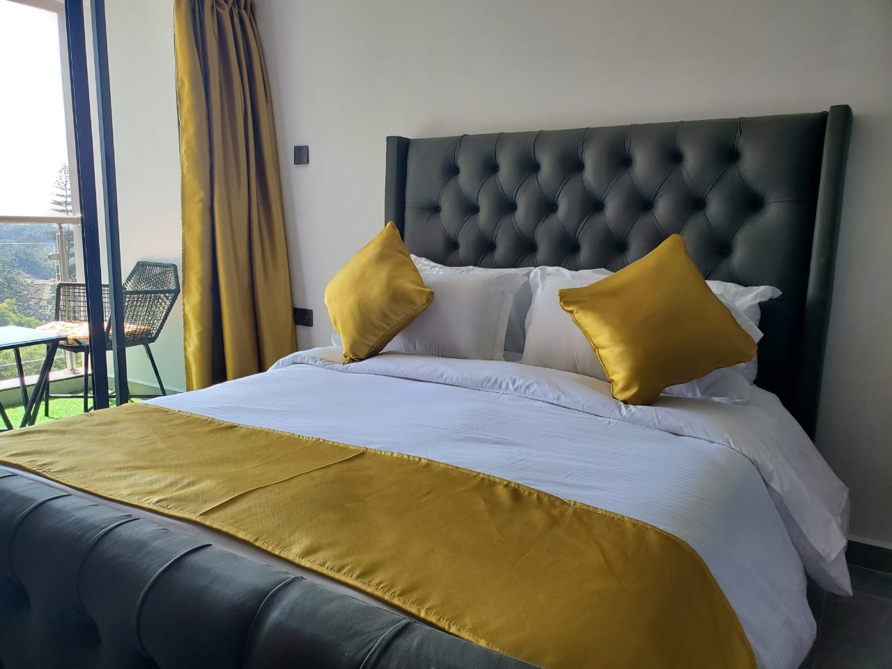 Cobot Suites exterior